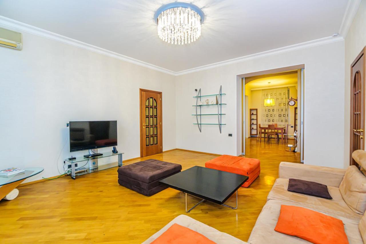 Vip Apartamen Nizami Street Baku Exterior foto