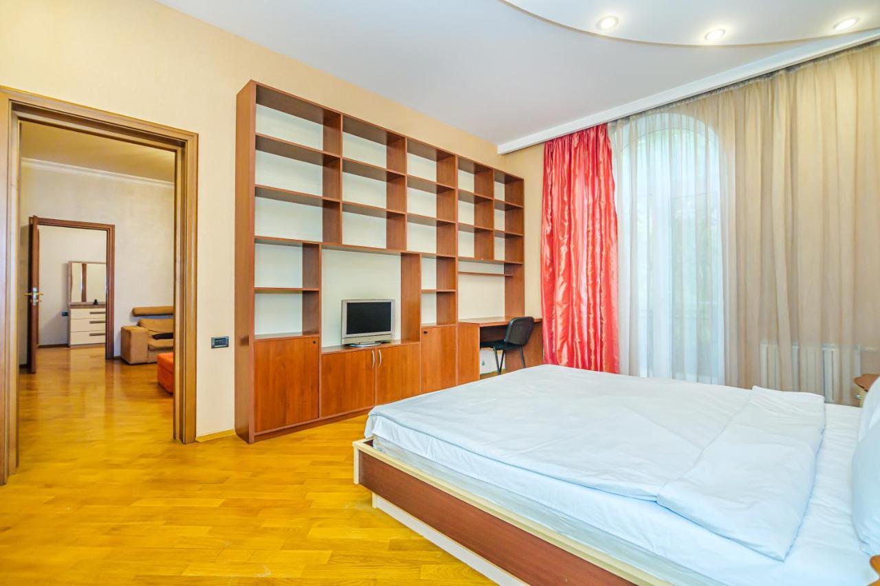 Vip Apartamen Nizami Street Baku Exterior foto