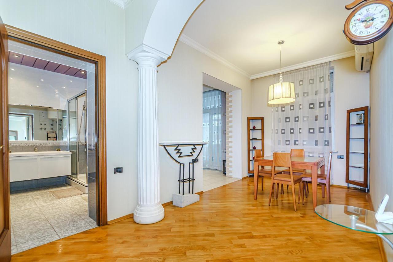 Vip Apartamen Nizami Street Baku Exterior foto