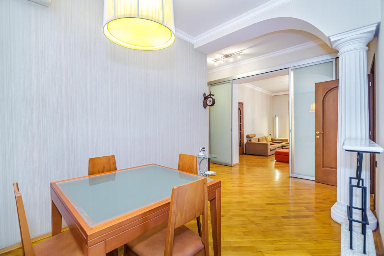 Vip Apartamen Nizami Street Baku Exterior foto