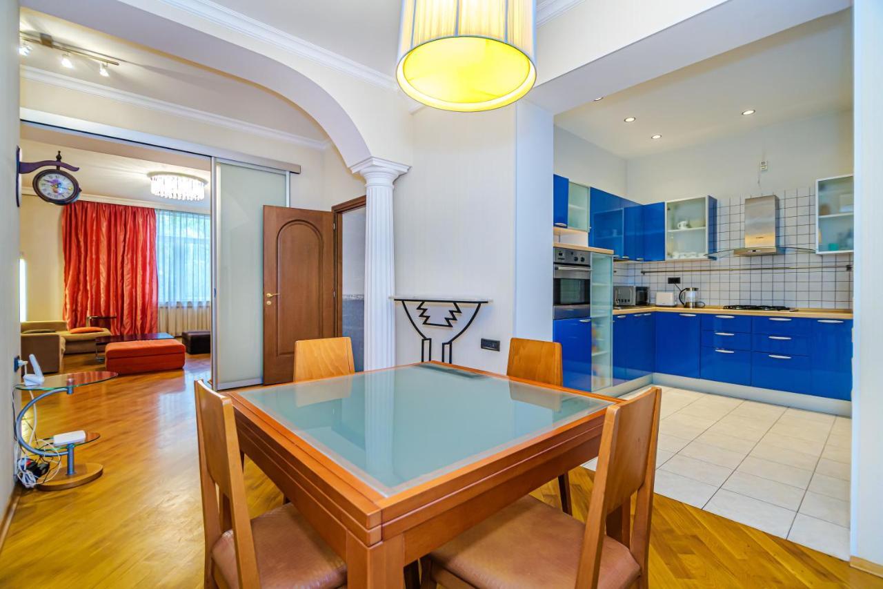 Vip Apartamen Nizami Street Baku Exterior foto